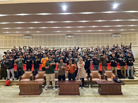 Antusiasme Mahasiswa Warnai Workshop Penulisan Karya Tulis Ilmiah di Untag Surabaya